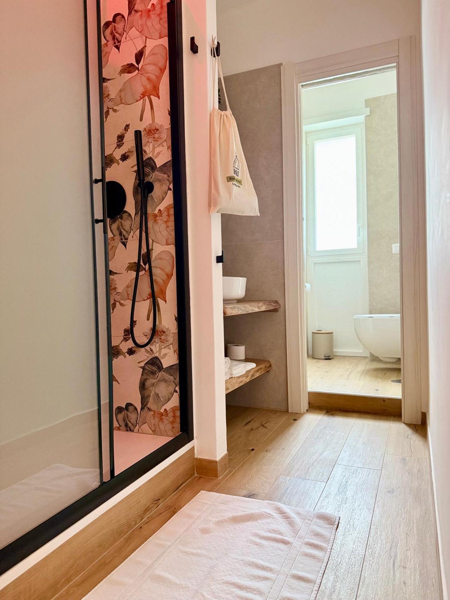 Holi Apartment Rom